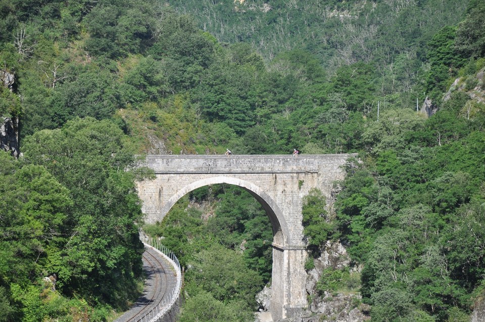 Traversée du Doux sur le Pont des Etroits