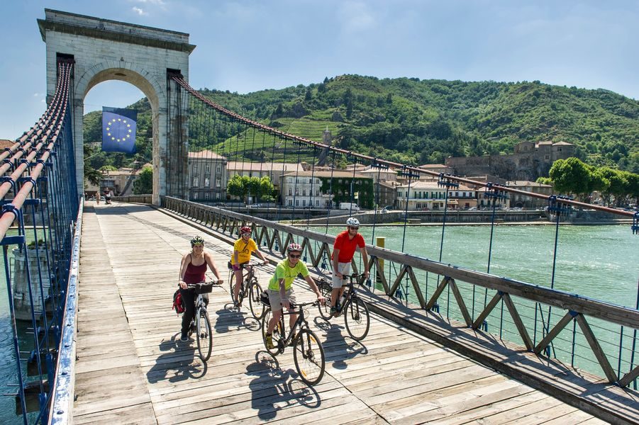 Passage de la passerelle Marc Seguin à vélo