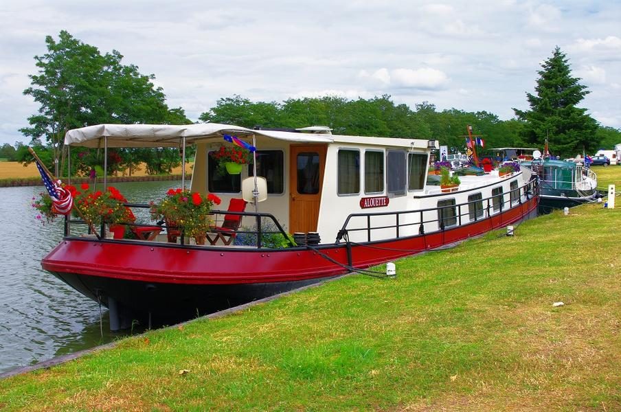 Péniche le lond du canal