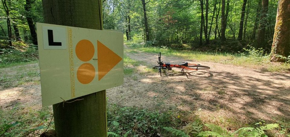 Liaison VTT (L) Liaison St Etienne du Bois base de loisirs de la Grange du Pin