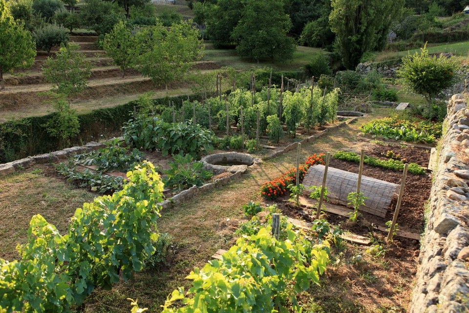jardin sous le hameau de la Tourette