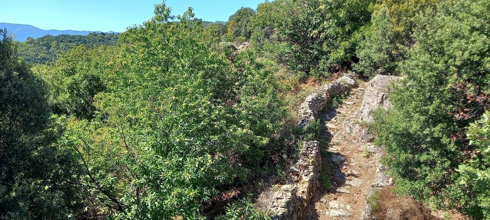 chemin caladé entre Thieure et les Granges