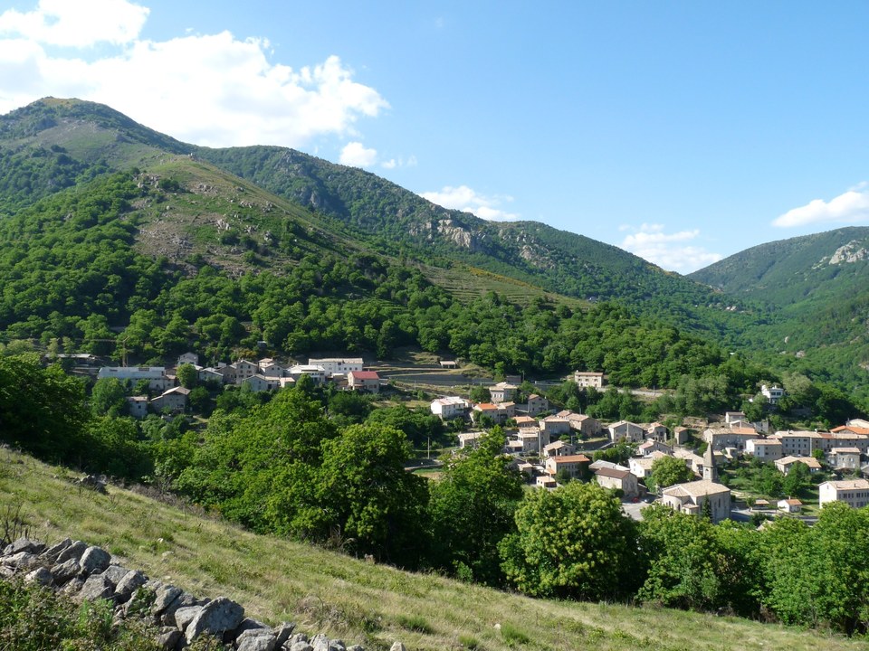 Village de Laviolle et sommet des Planètes