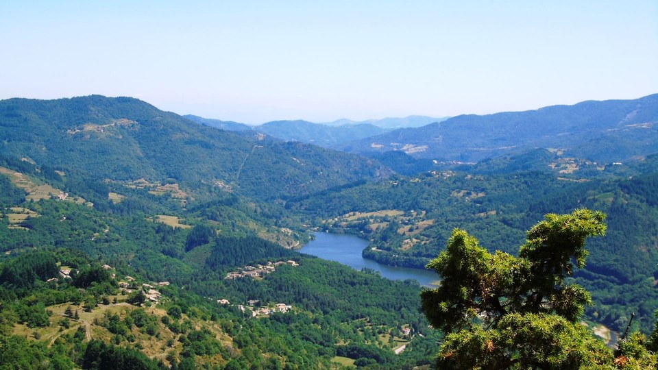 vue sur le lac des collanges (E.Saniel)