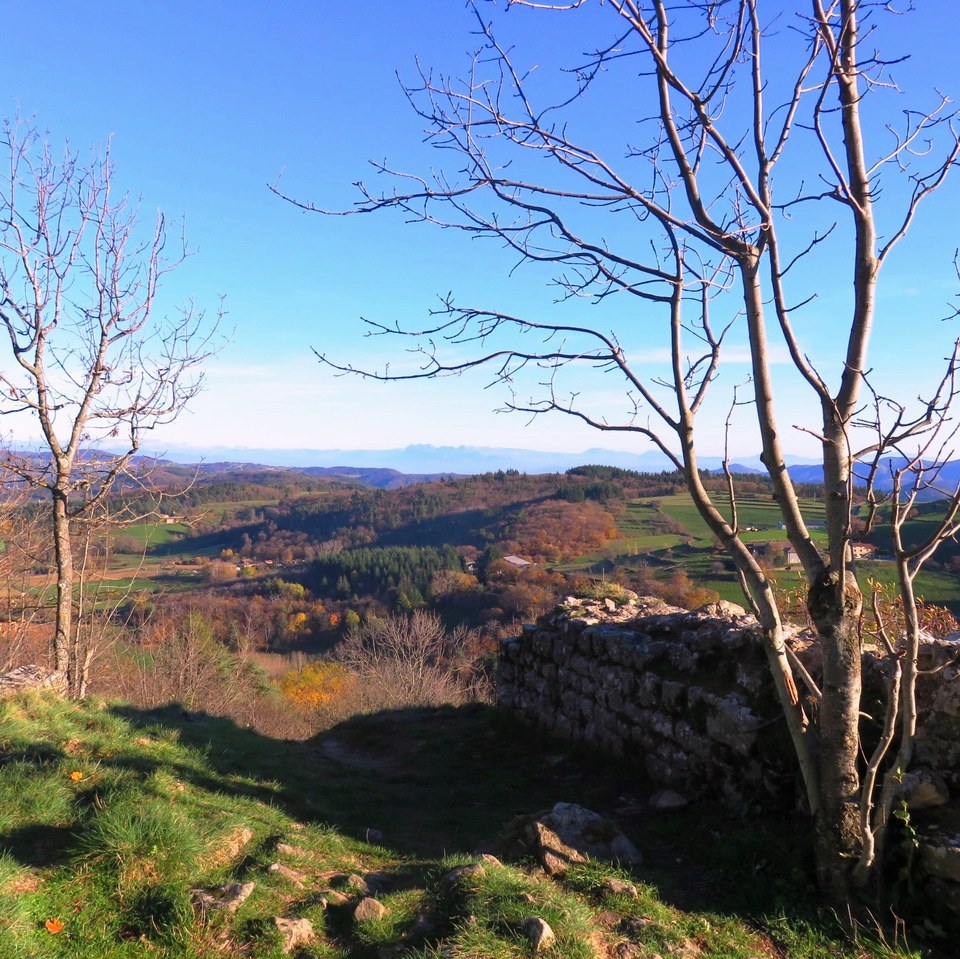 Chalencon - Chemin des crêtes et des châteaux