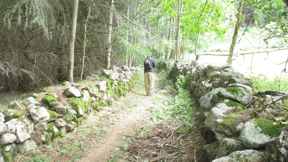Sentier à Béléac