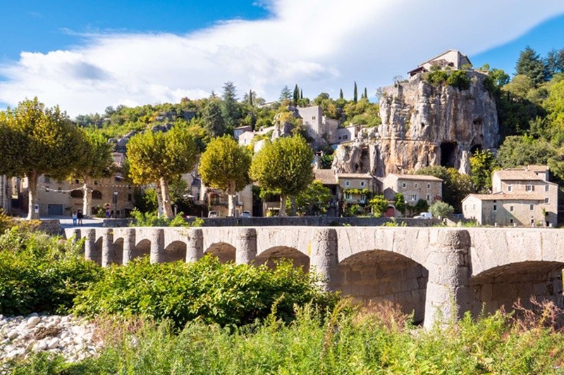 Entre les villages de Ruoms et Labeaume