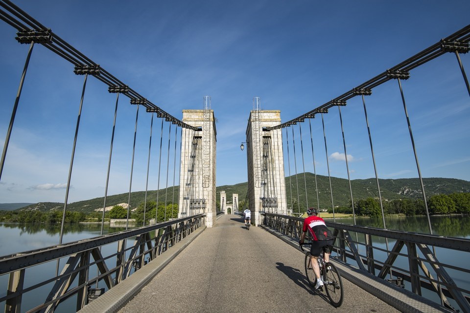Sur le pont du Robinet