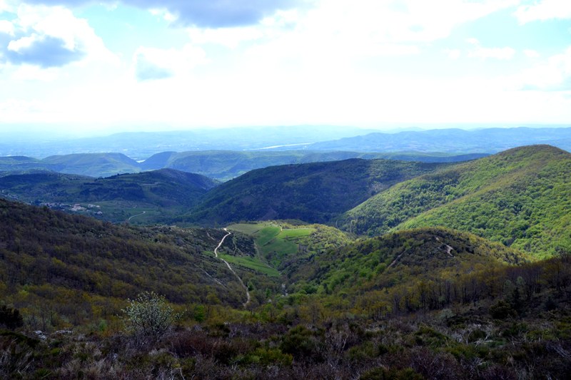 Le Serre de Gruas depuis le col de la Croix de Cruas