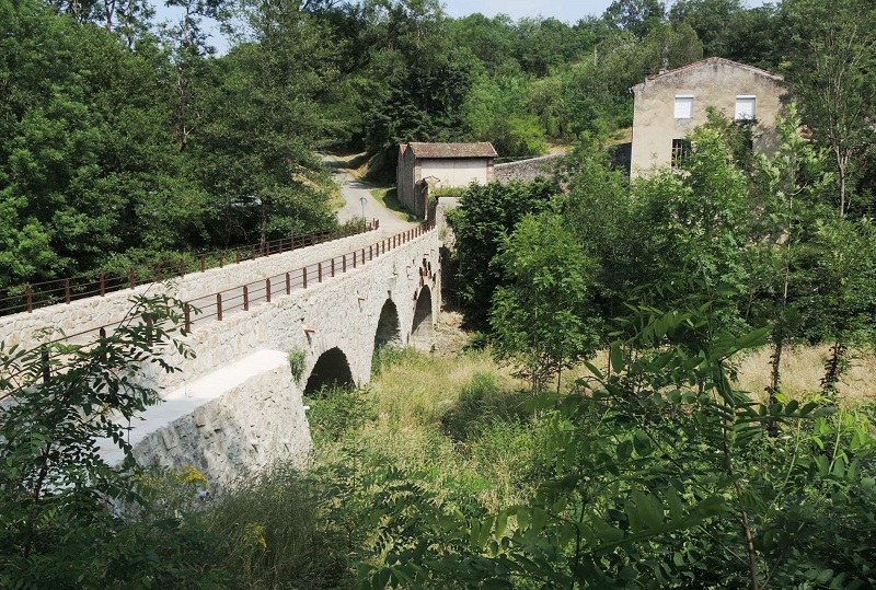Le pont de la pierre