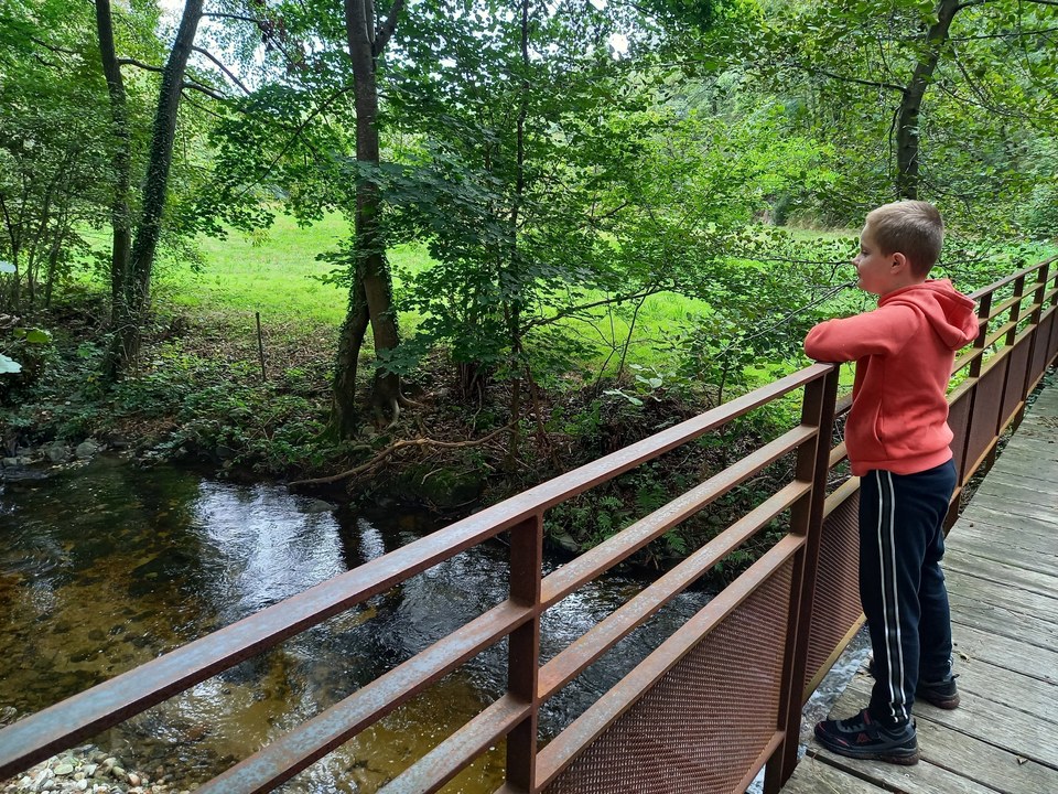 Le sentier de la rivière d'Ay