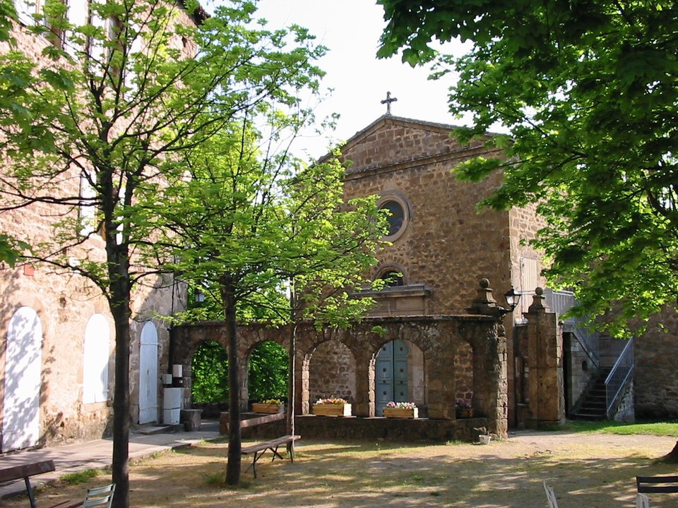 Esplanade de Notre Dame d'Ay