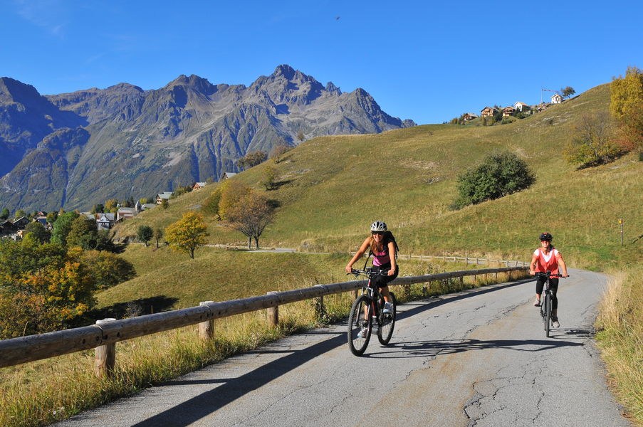 La montée de l'Alpe d'Huez, la discrète en vélo électrique