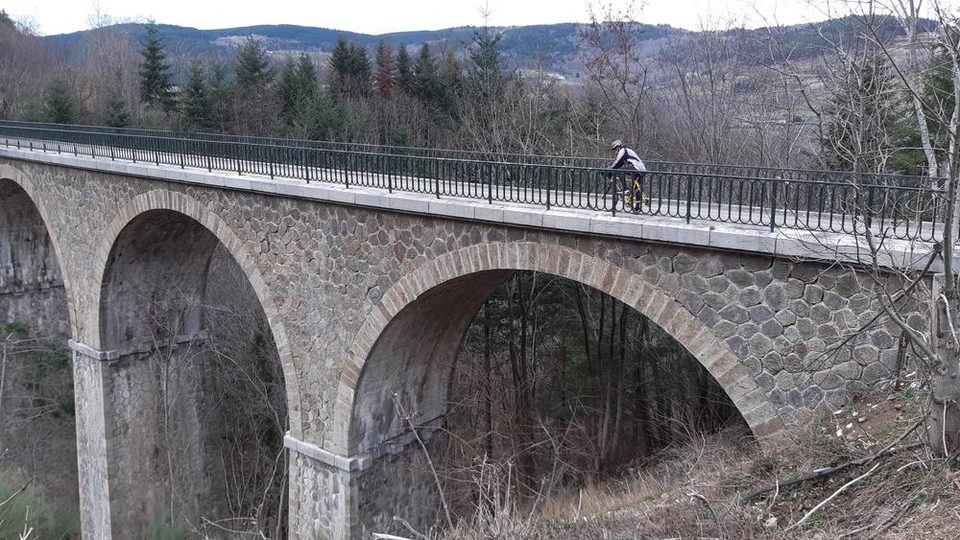 Boucle cyclable P1 : Bourg-Argental – Saint Sauveur en Rue