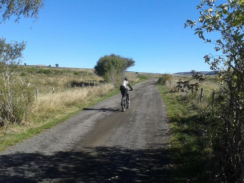 Tour des Monts du Cantal en vélo électrique VTTAE ou VTCAE – Étape 2 Pailherols - Pierrefort