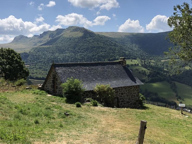 Cirque de Récusset et buron de Labro - sous le col de Néronne