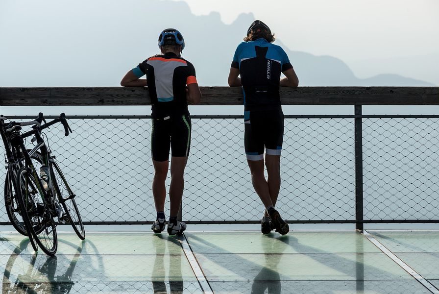 Cyclistes au belvédère
