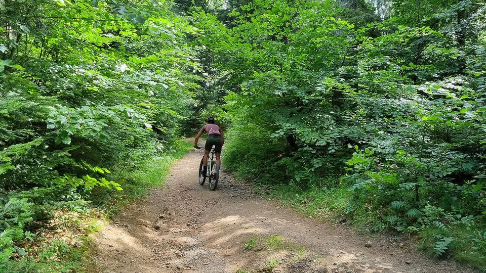 Au pied du puy de Mercœur à VTT