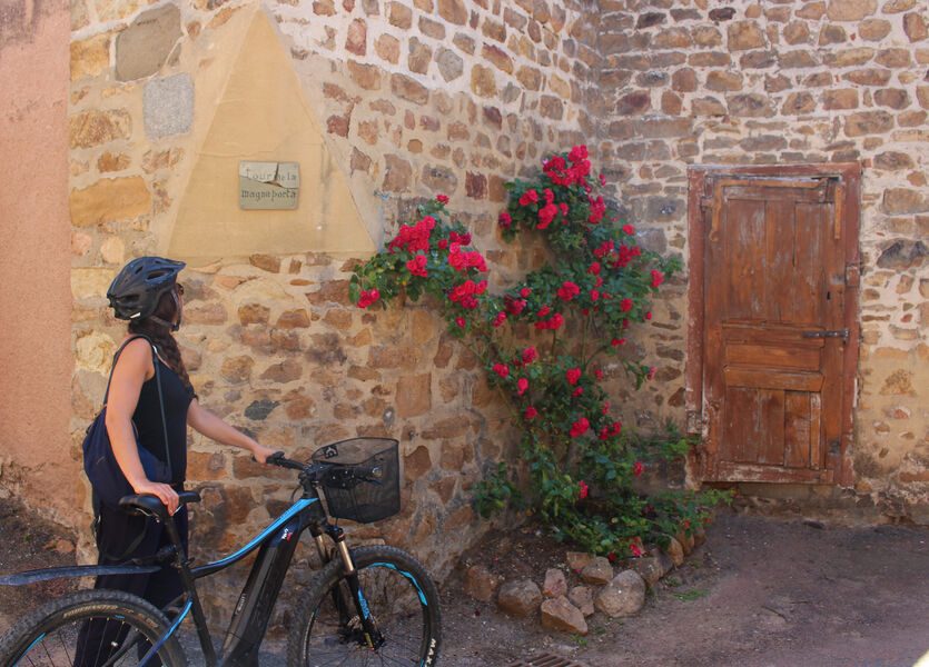 Vieux bourg à vélo