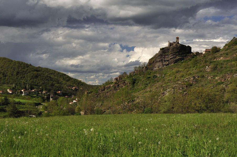 Saint-Ilpize et son château