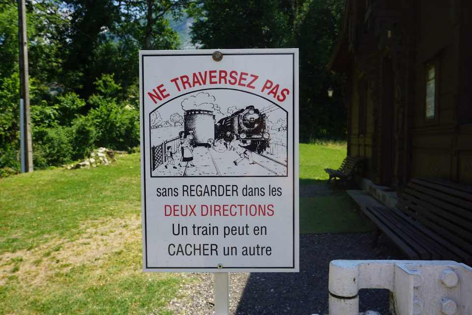 Attention un train peut en cacher un autre !