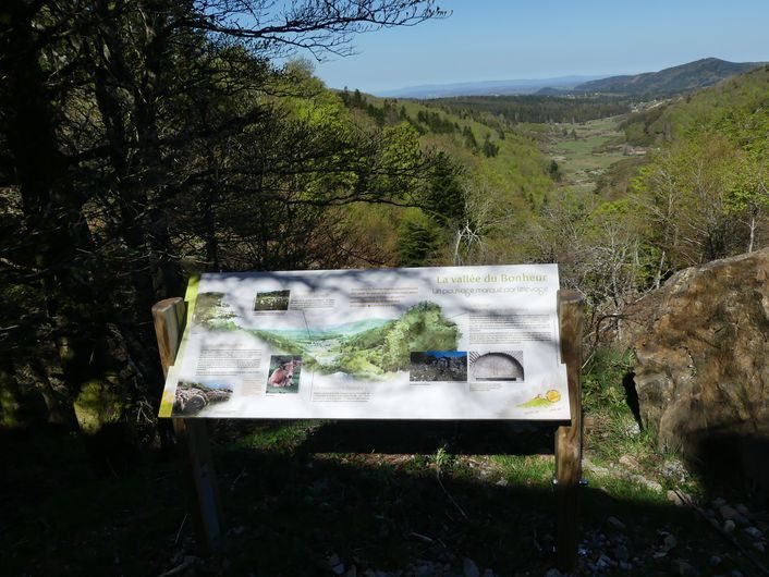 Vue sur la vallée du Bonheur