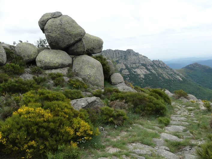Sentier vers Aubaret