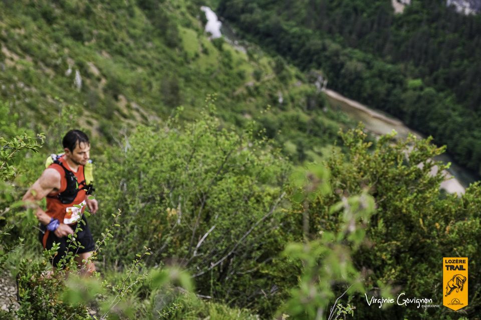 coureur montée sentier, Tarn en bas