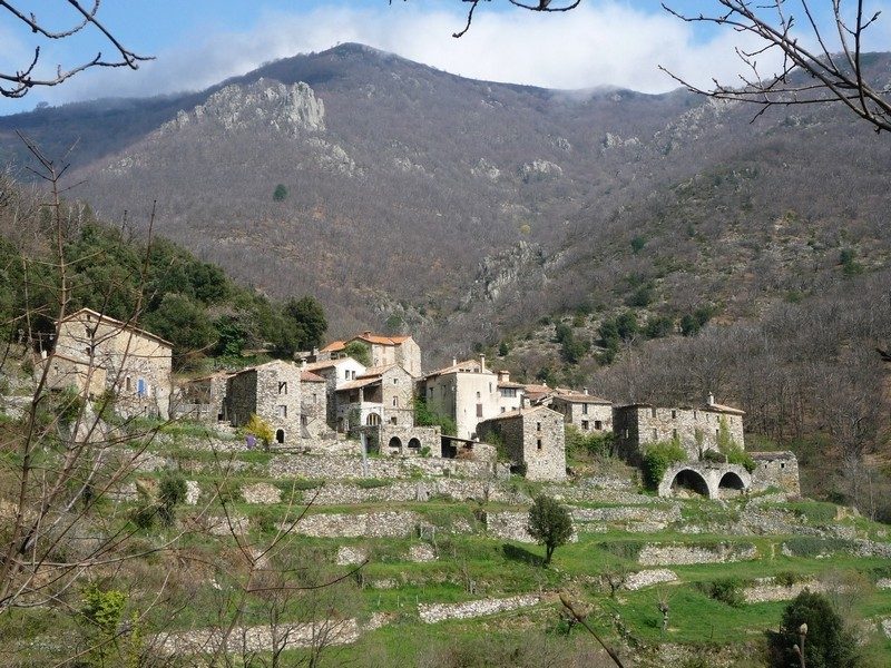 Le bourg de Notre Dame de la Rouvière