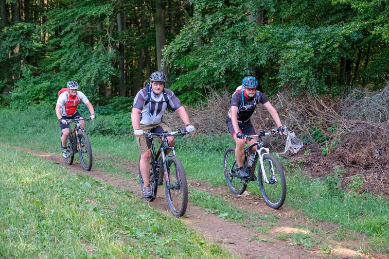 velo-groupe-iquj38h6dwqf