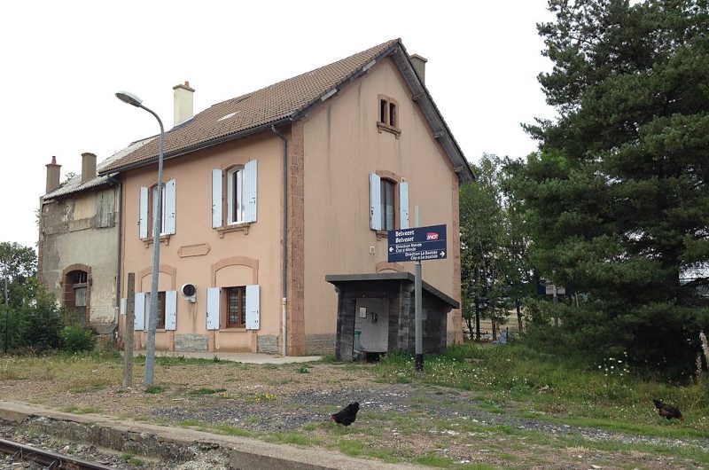 1024px-Gare_de_Belvezet