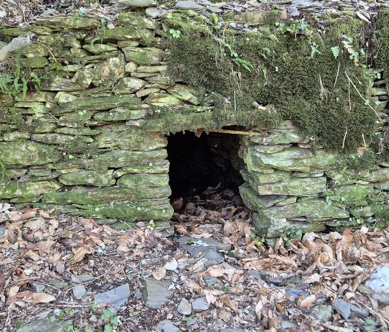 Source sur le bord du chemin