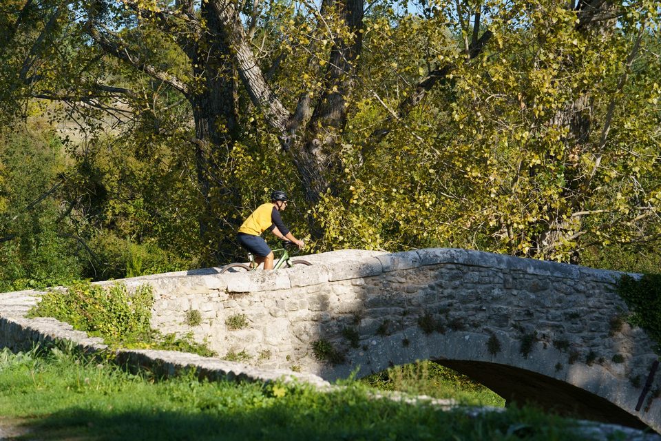 CÉRESTE-EN-LUBERON - À vélo, à l'assaut du plateau de Vachères