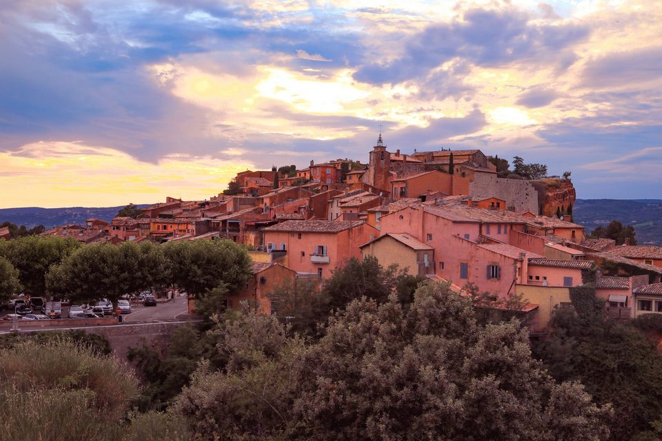 ROUSSILLON - Ecomusée, village coloré et sentier des ocres