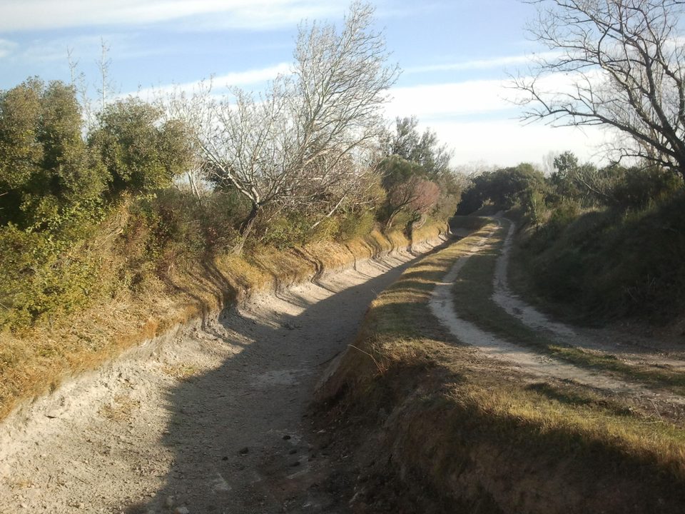 Canal de la vallée des Baux