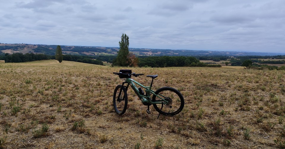 N°13 Rouge:  Le circuit des trois villages (copy)