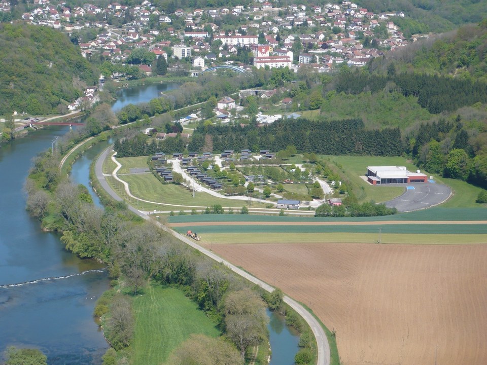 Vue sur la vallée du Doubs à Baume-les-Dames depuis le Mont Dommage