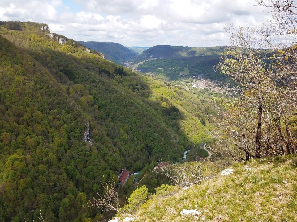 Source de la Loue et Aiguillons de Brasse