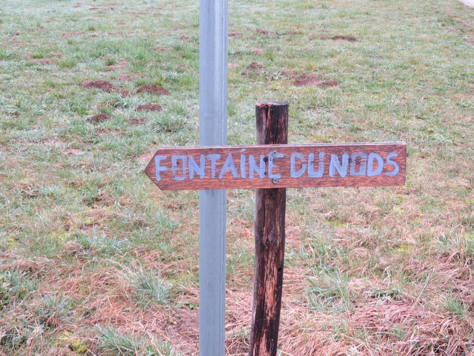 Chassagne-Saint-Denis, la fontaine du Nods