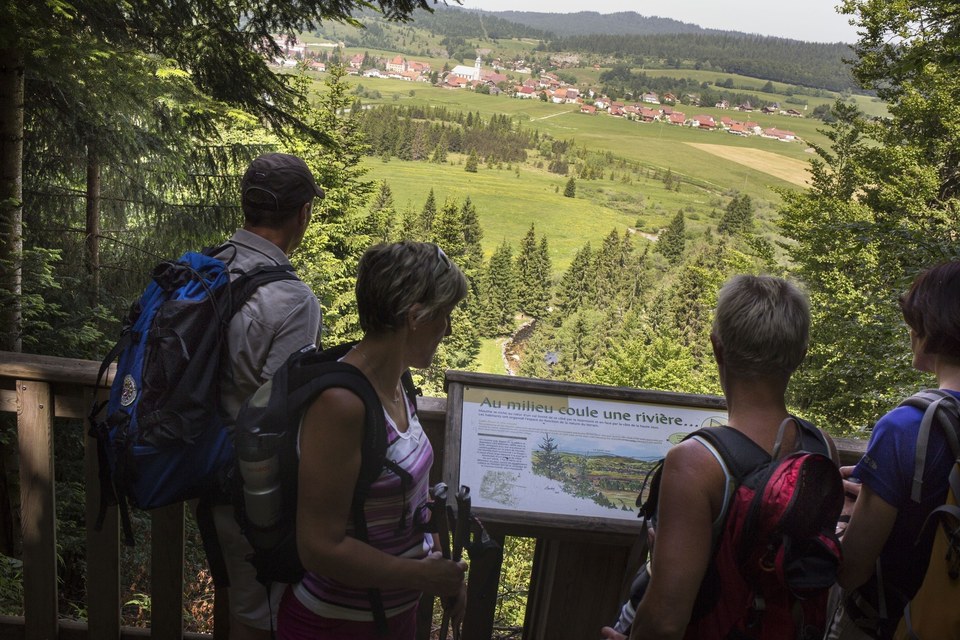 Point de vue depuis le belvédère de la Source du Doubs