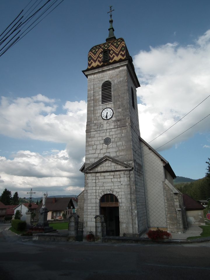 Clocher de Rochejean, typique franc-comtois en tuile vernissée