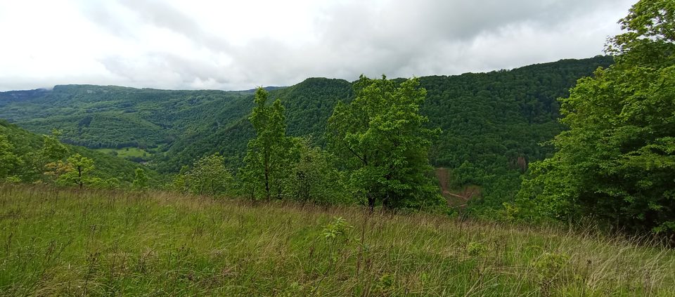 Sentier du tombeau de Gargantua