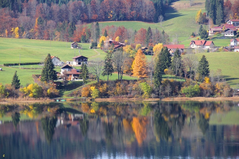 Lac de Saint Point en automne