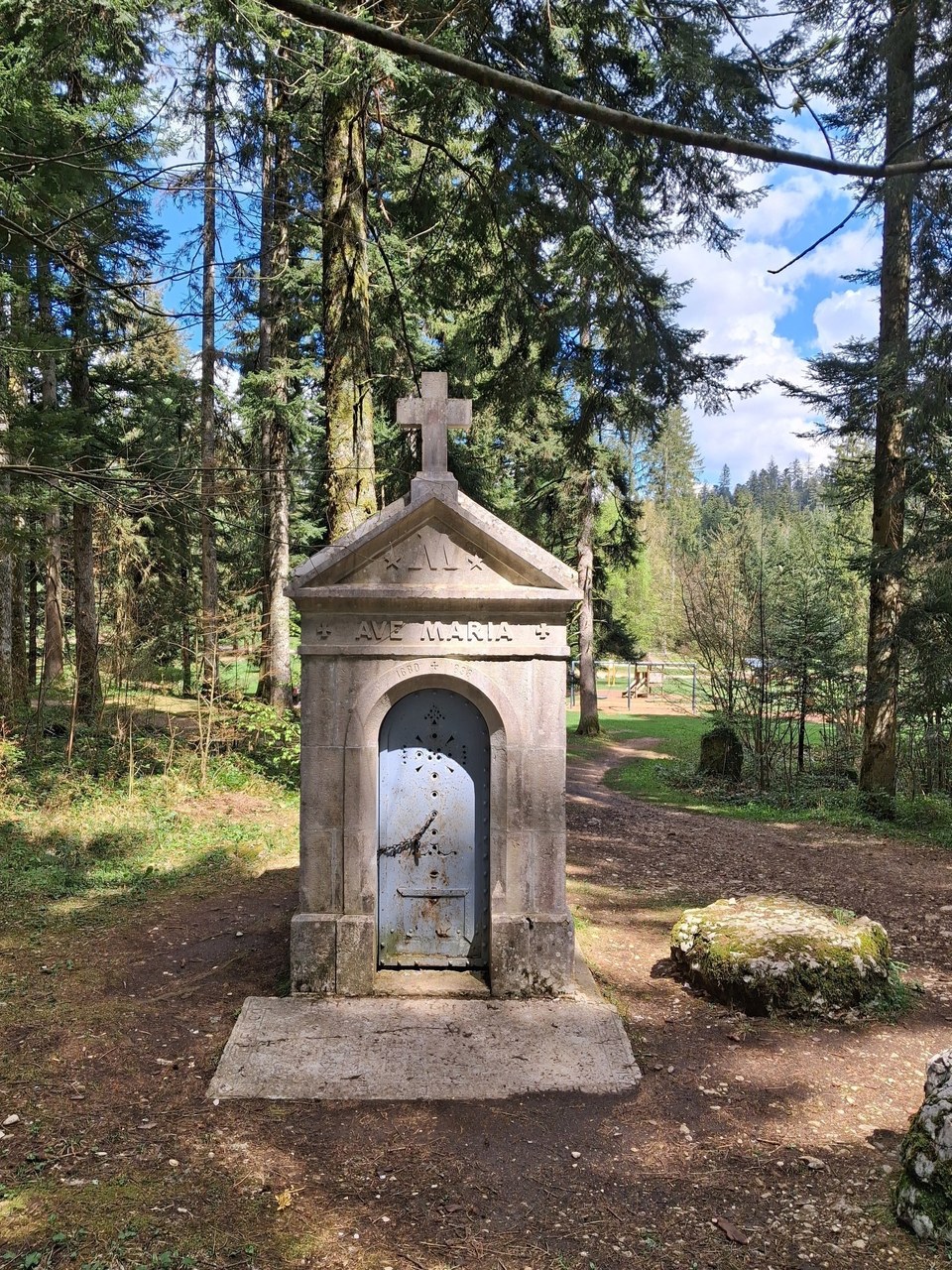 Oratoire du Pas de la Vierge Théâtre Forestier