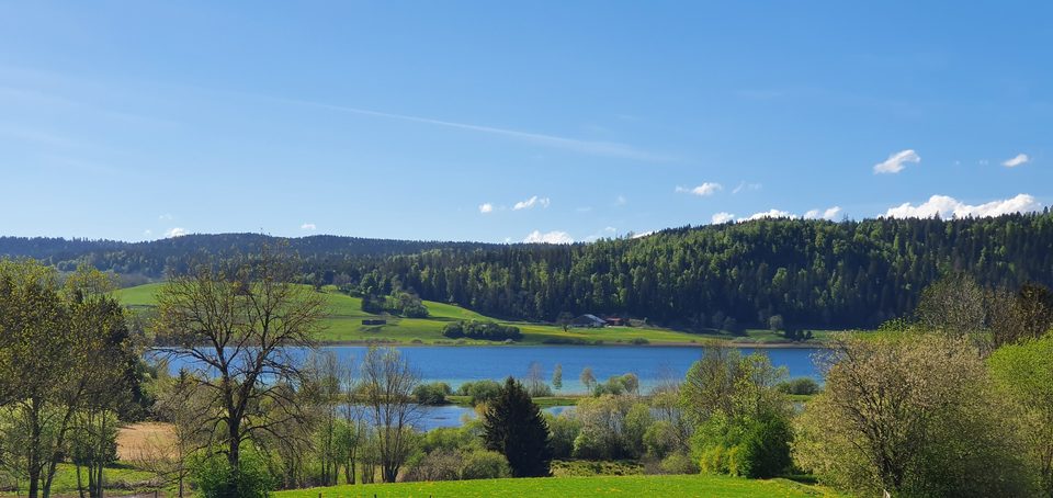 Vue sur le Lac de Remoray depuis Labergement Ste Marie