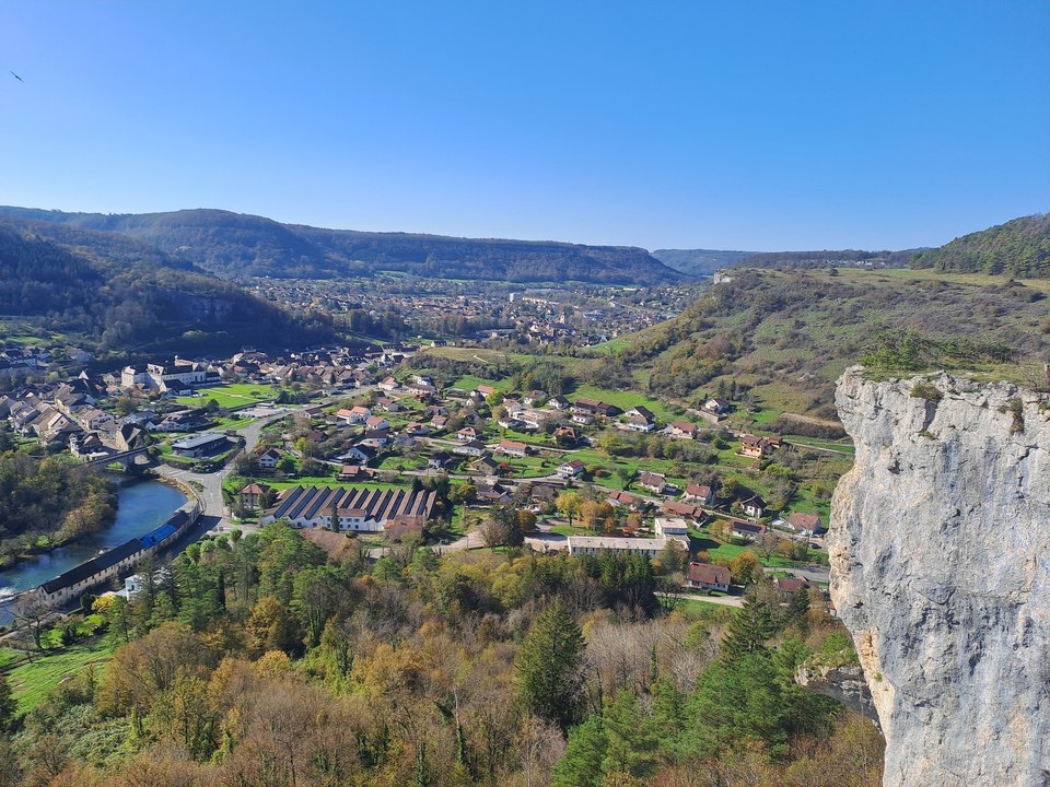 Final en balcon au dessus de la vallée de la Loue