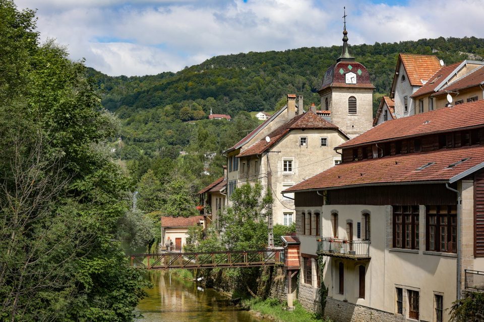 saint-hippolyte-une-charmante-cite-de-caractere-qui-attire-les-adeptes-du-tourisme-vert-photo-er-lionel-vadam-1664374803