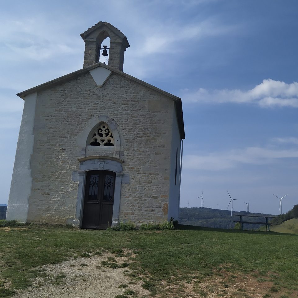 Éoliennes du Lomont depuis la Chapelle Sainte-Anne