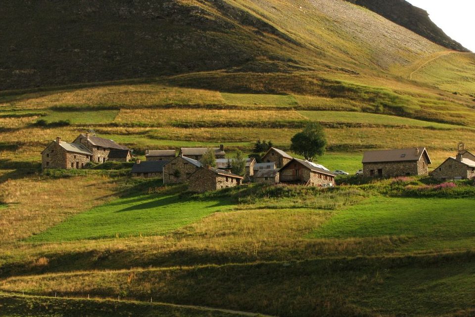 Le hameau des Rivets dans le vallon de la Buffe
