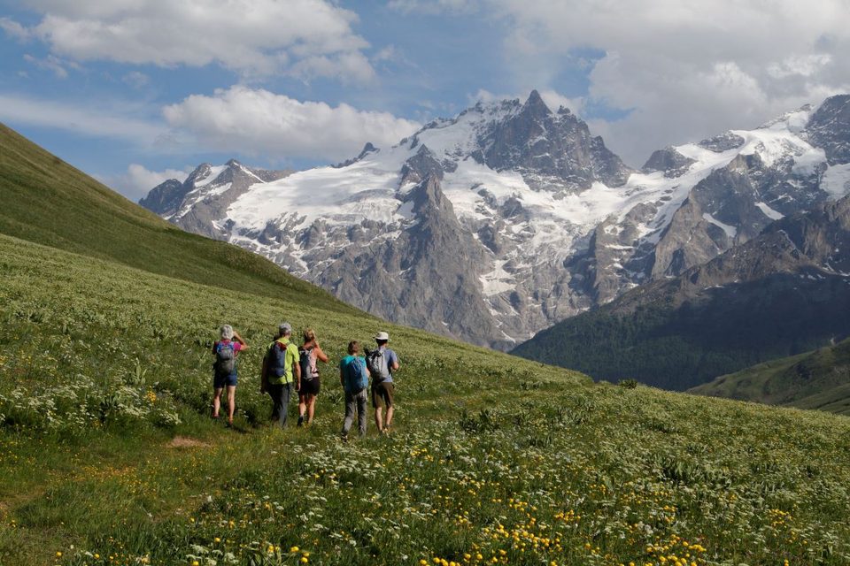 Randonneurs revenant du refuge du Pic du Mas de la Grave